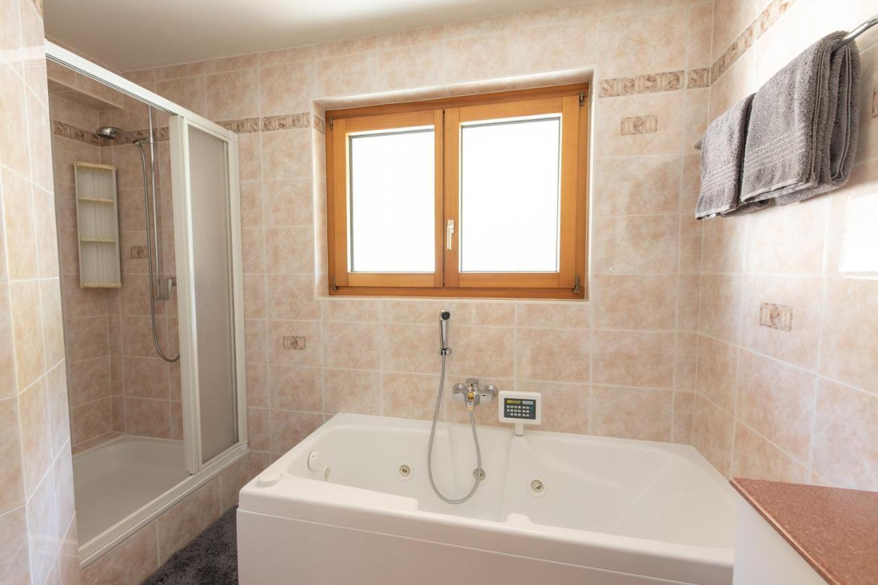 Apartments Saasunia Luaran gambar
